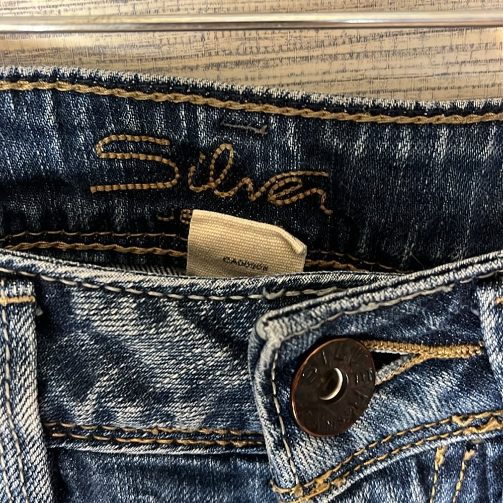 Silver Jeans Co. Distressed Flare Jeans – Blue – Size 26x33 (804) - Picture 3 of 9